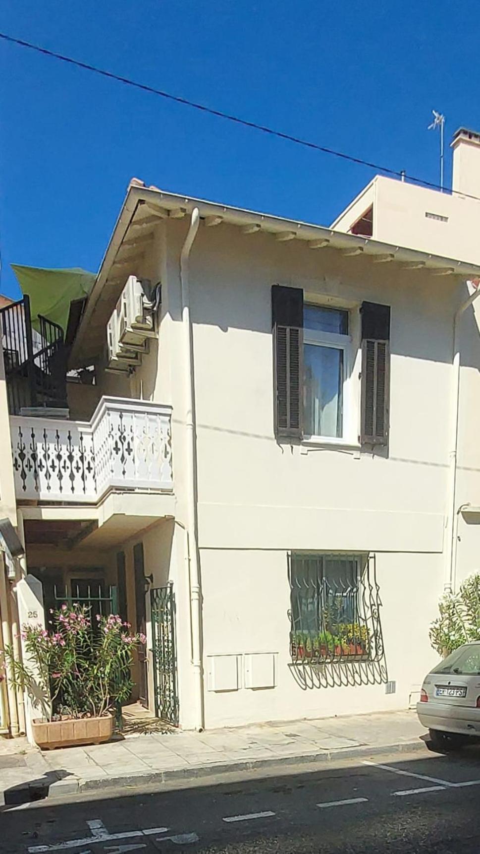 Crew Key West Hostel Antibes Bagian luar foto