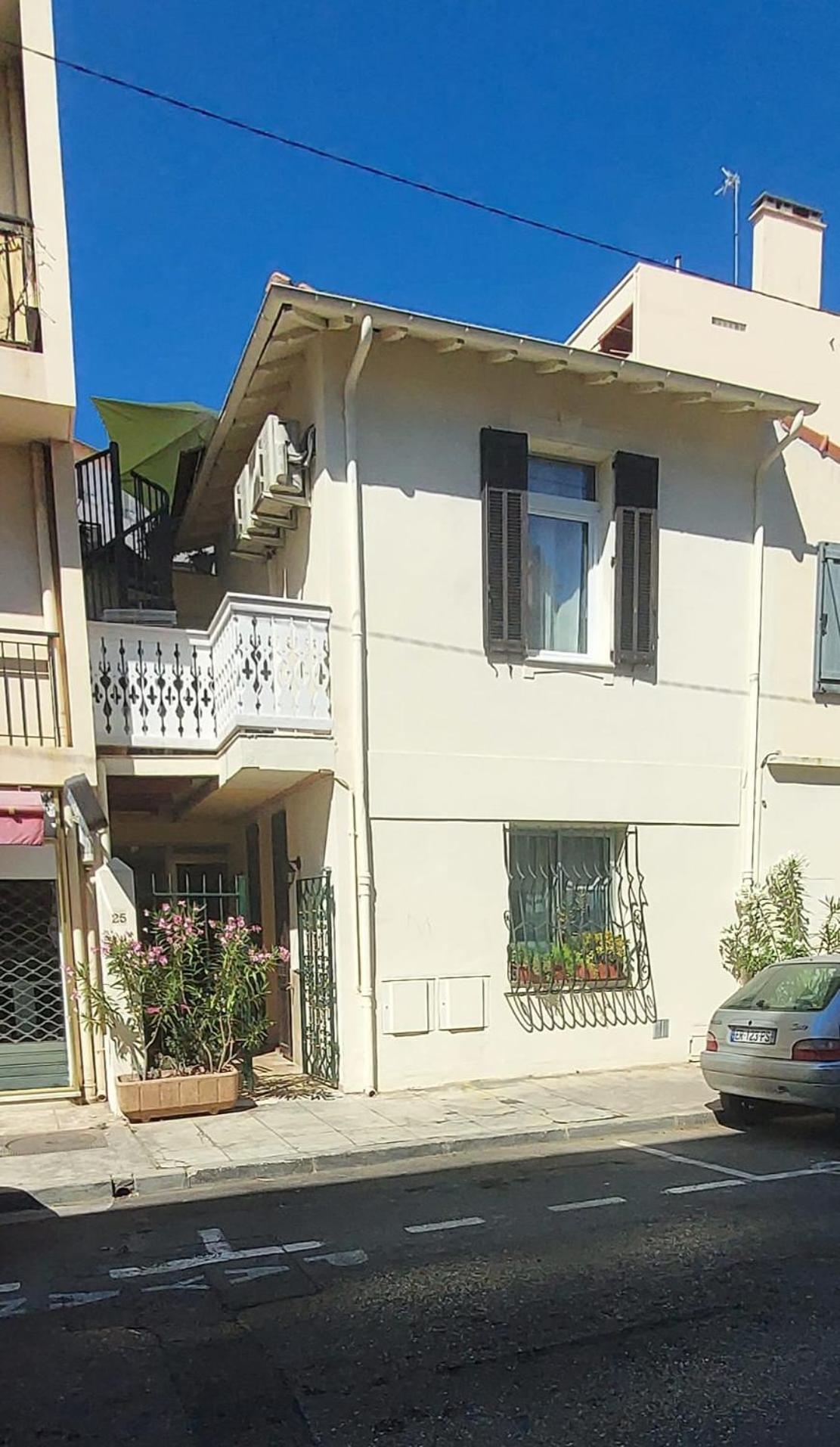 Crew Key West Hostel Antibes Bagian luar foto