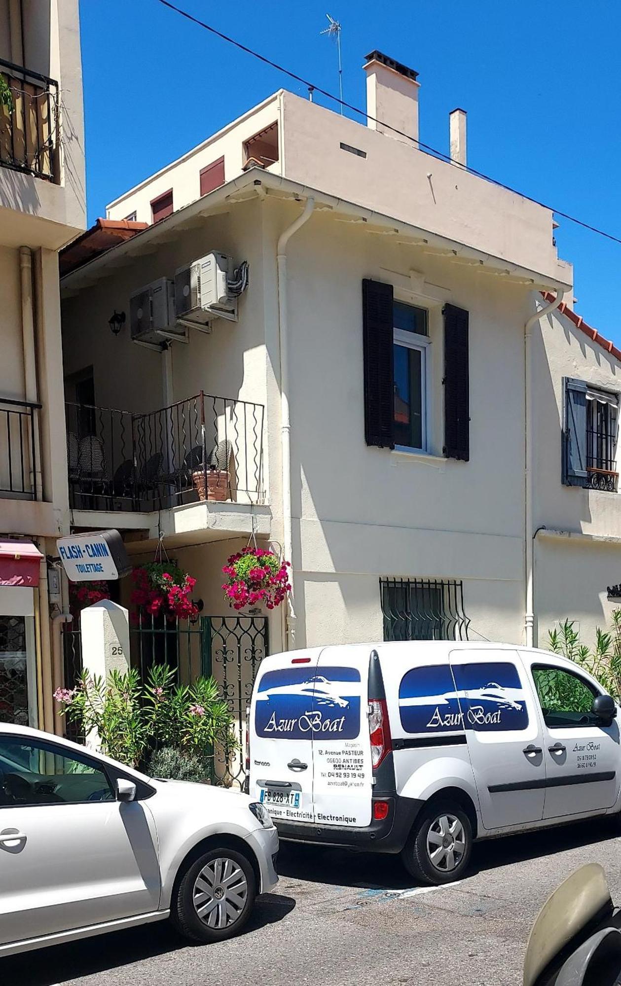 Crew Key West Hostel Antibes Bagian luar foto